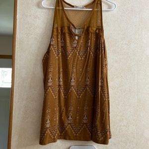 Maurices size 4 gold tank with mesh details